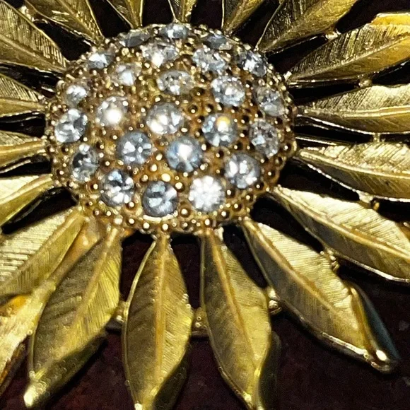 Trifari Sunflower Brooch With Center Rhinestones Gold Tone Signed Luxury Elegant
